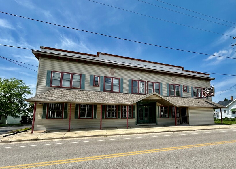 1302 Main st, Saint Cloud, WI for sale - Primary Photo - Image 1 of 13