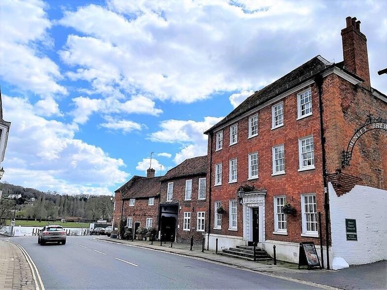 86 New St, Henley On Thames for sale - Building Photo - Image 2 of 3
