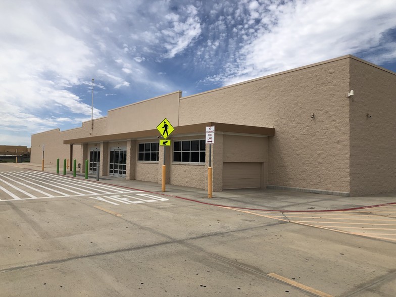 712 N Western Ave, Liberal, KS for sale - Building Photo - Image 1 of 1