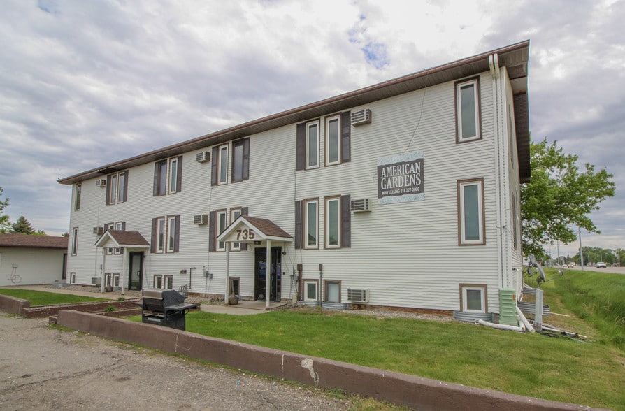 735 Center Ave W, Dilworth, MN for sale - Building Photo - Image 1 of 1