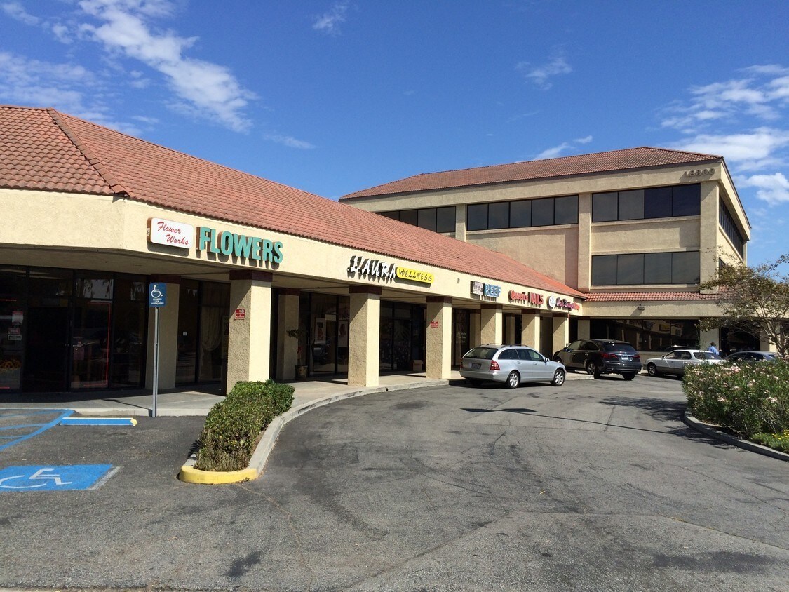 18300 Gridley Rd, Artesia, CA 90701