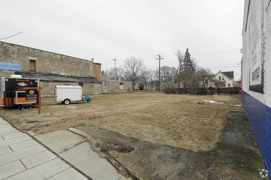 644 N Main St, Oshkosh, WI for sale - Primary Photo - Image 1 of 1