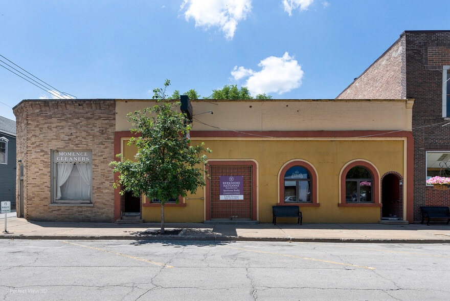 119 W Washington St, Momence, IL for sale - Building Photo - Image 2 of 7