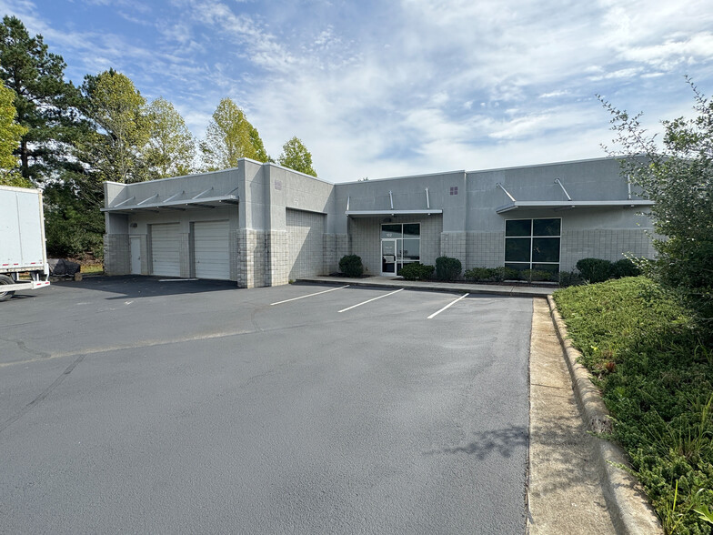 1631 NW Maynard Rd, Cary, NC for lease - Building Photo - Image 3 of 3