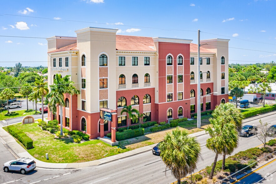 326 Del Prado Blvd, Cape Coral, FL for sale - Primary Photo - Image 1 of 11