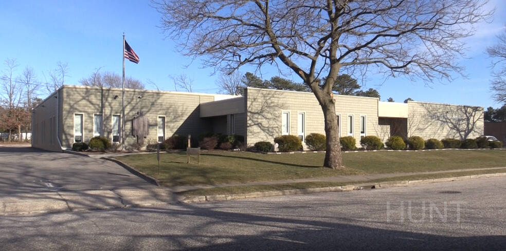 7 Industrial Blvd, Medford, NY for sale - Building Photo - Image 1 of 5