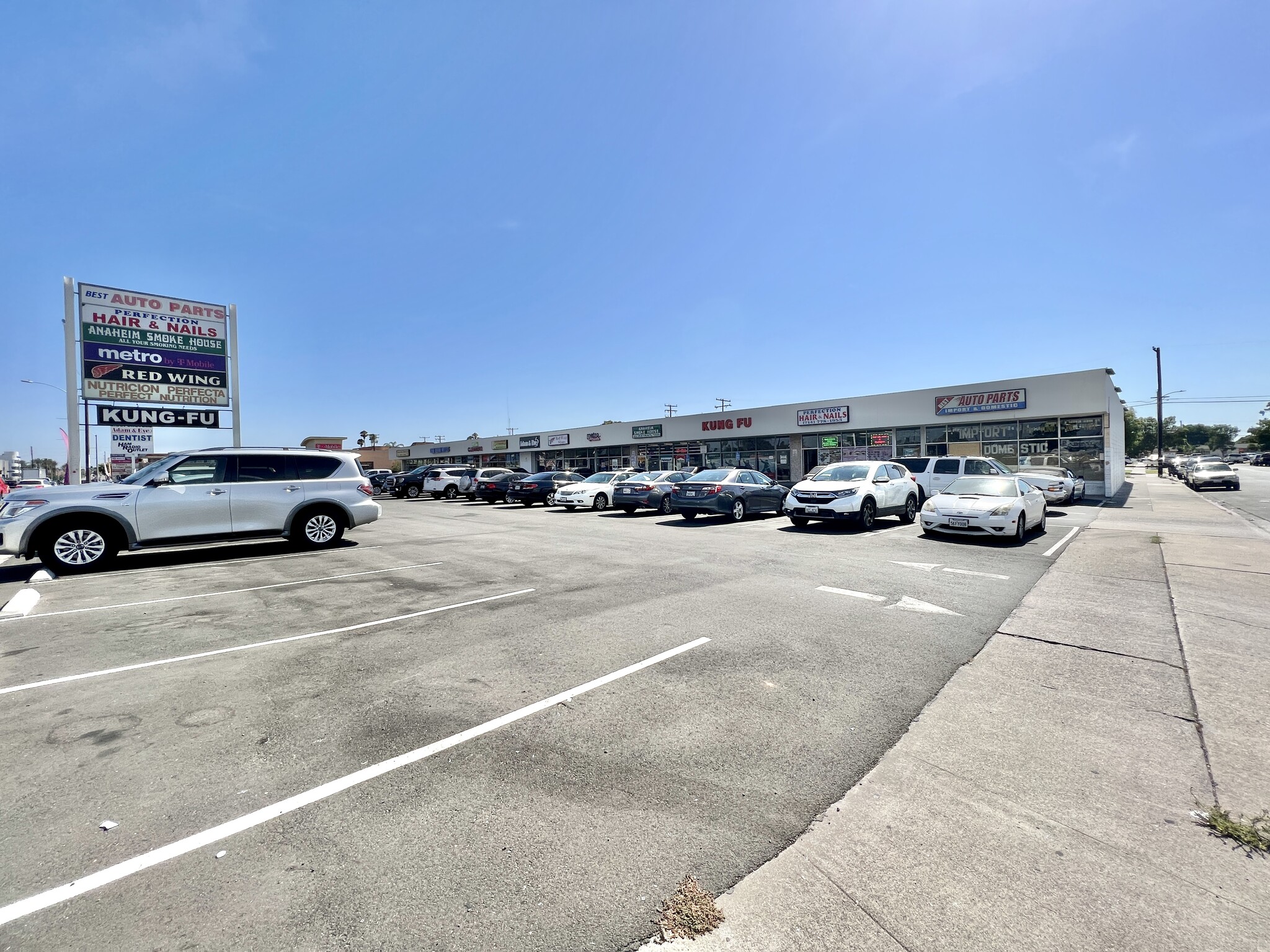 939-953 N Euclid St, Anaheim, CA for lease Building Photo- Image 1 of 11