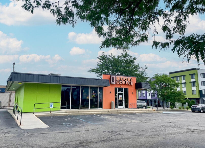 3335 E Michigan Ave, Lansing, MI for lease - Building Photo - Image 1 of 4