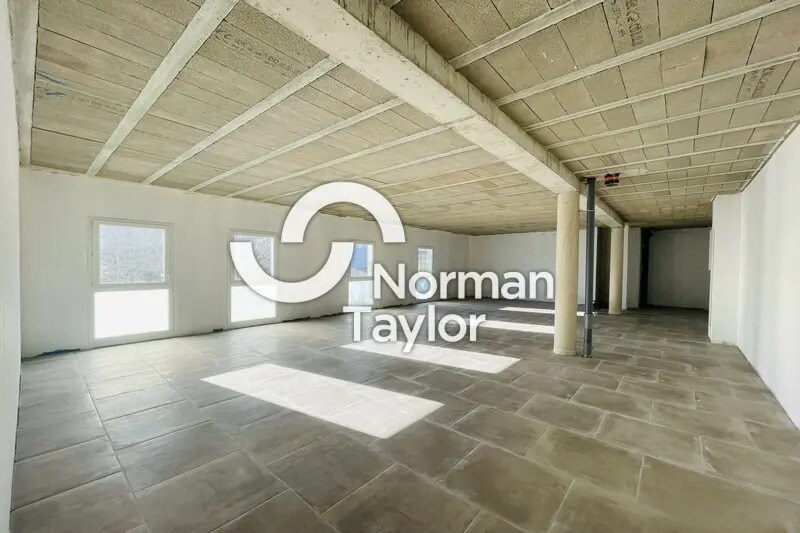 Office in Béziers for lease - Interior Photo - Image 1 of 5