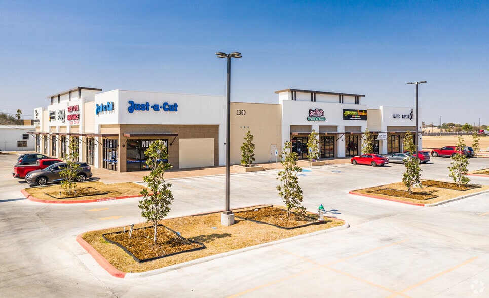 1300 Trenton Rd, McAllen, TX 78504