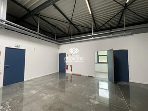 Flex in Pommiers for lease Interior Photo- Image 1 of 7