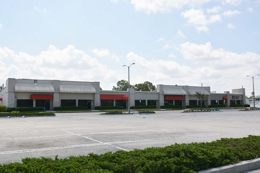 5511 Park St N, Saint Petersburg, FL for lease - Building Photo - Image 3 of 13