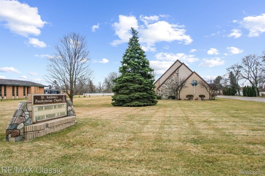 26701 Joy Rd, Dearborn Heights, MI for sale - Primary Photo - Image 1 of 31