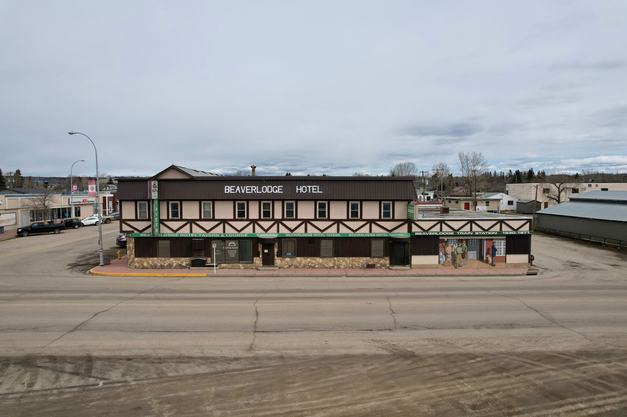 101 10th St, Beaverlodge, AB T0H 0C0 Beaverlodge Hotel and Tavern