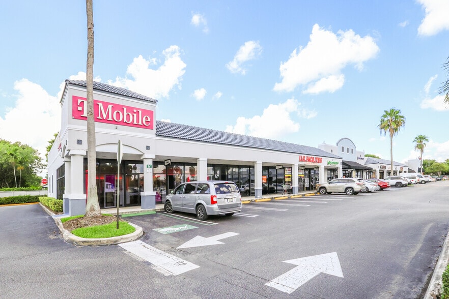 15700-15732 SW 72nd St, Miami, FL for lease - Building Photo - Image 1 of 11