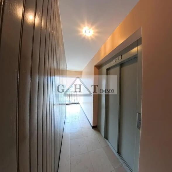 Office in Créteil for lease - Lobby - Image 3 of 6