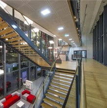 66 Chemin Du Moulin Carron, Dardilly for lease Interior Photo- Image 2 of 4