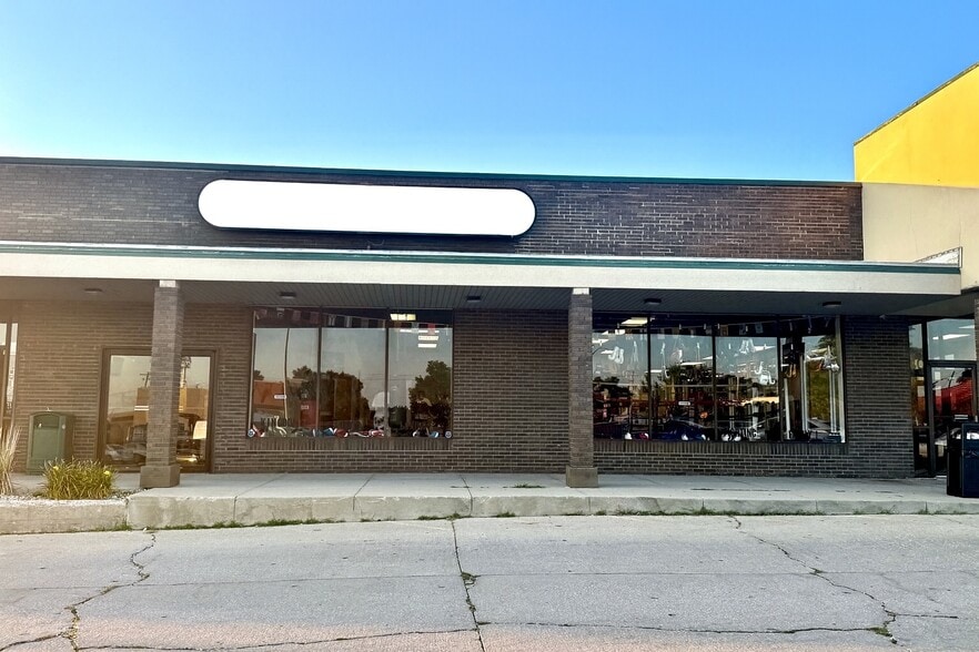 1540 E College Ave, Normal, IL for lease - Building Photo - Image 1 of 12