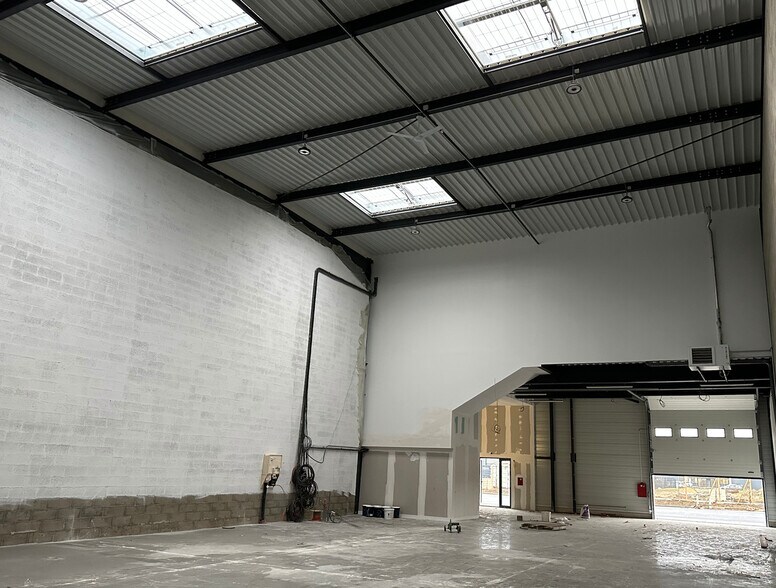 4 Rue De Champfleuri, Vaires-sur-Marne for lease - Interior Photo - Image 3 of 5