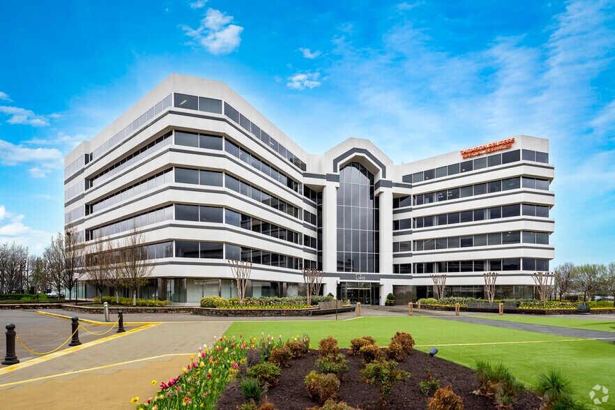 1410 Spring Hill Rd, McLean, VA for sale - Primary Photo - Image 1 of 1