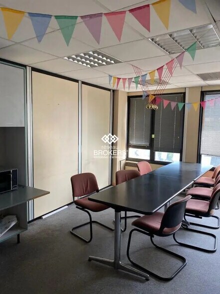 Office in Grenoble for sale - Interior Photo - Image 3 of 11