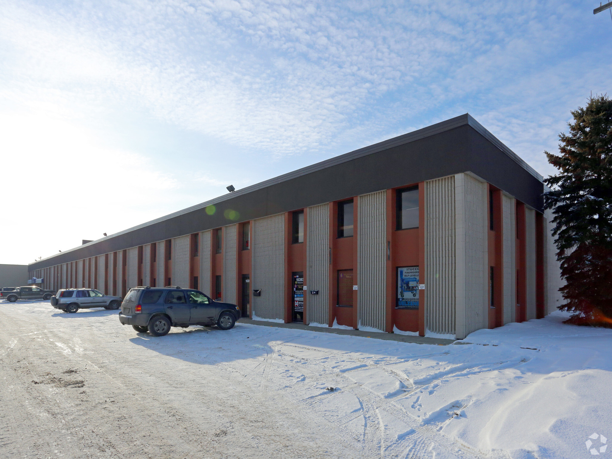 15355-15393 117th Ave NW, Edmonton, AB for lease Primary Photo- Image 1 of 9