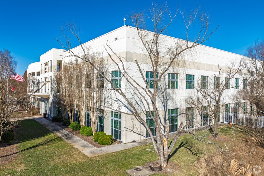 4190 Eagle Hill Dr, High Point, NC for sale - Primary Photo - Image 1 of 1