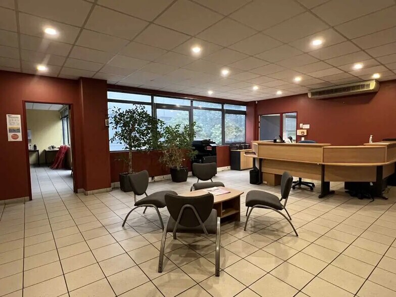 10 Avenue Descartes, Le Plessis-Robinson for lease - Building Photo - Image 2 of 19