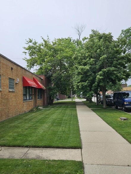 8107 Ridgeway Ave, Skokie, IL for sale - Building Photo - Image 1 of 16