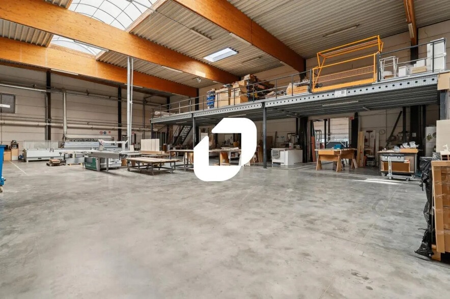 Flex in Tourcoing for lease - Interior Photo - Image 2 of 20