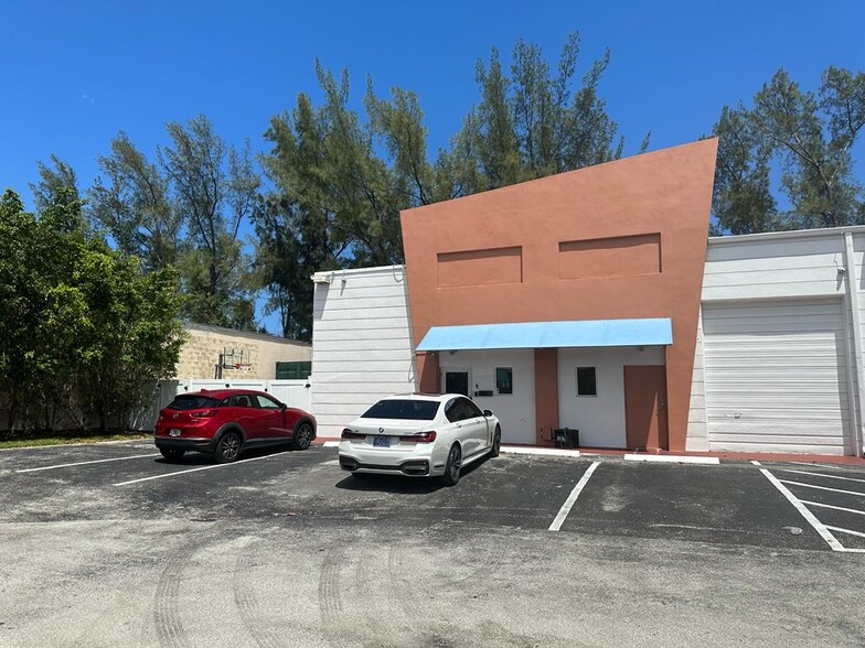 423-425 NW 10th Ter, Hallandale Beach, FL for lease - Building Photo - Image 1 of 35