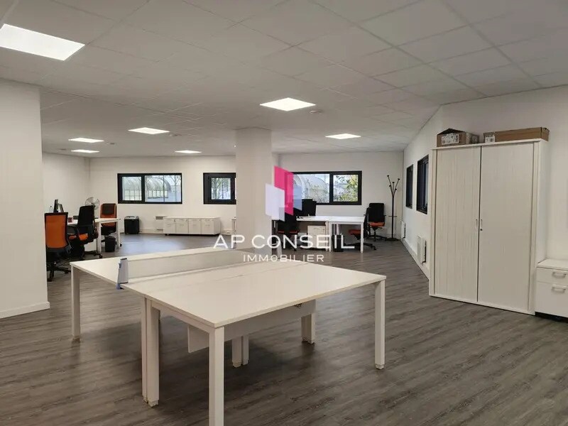 Location Bureaux 998 m² - Photo 1