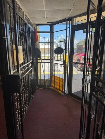 214 Domaris Ave, Lake Wales, FL for lease - Primary Photo - Image 3 of 4