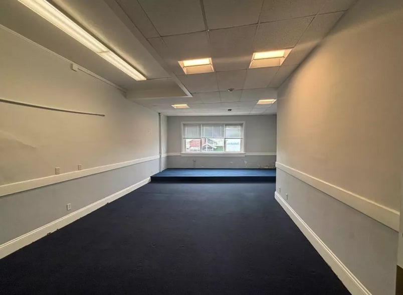 154-162 Humphrey St, Swampscott, MA for lease - Interior Photo - Image 3 of 6