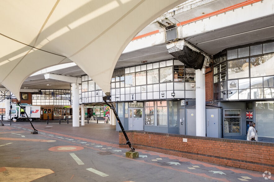 281 Portobello Rd, London for lease - Building Photo - Image 2 of 3