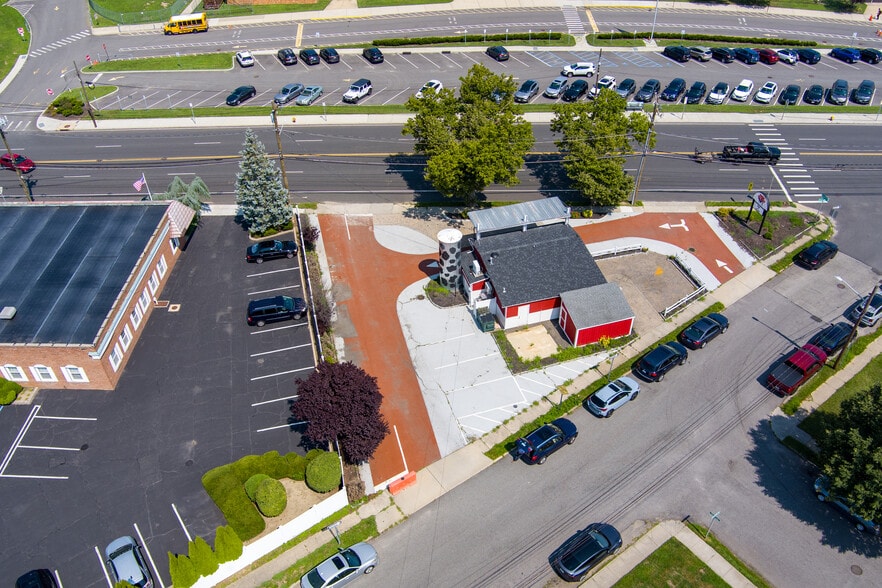 2350 N Jerusalem Ave, North Bellmore, NY for sale - Building Photo - Image 3 of 12