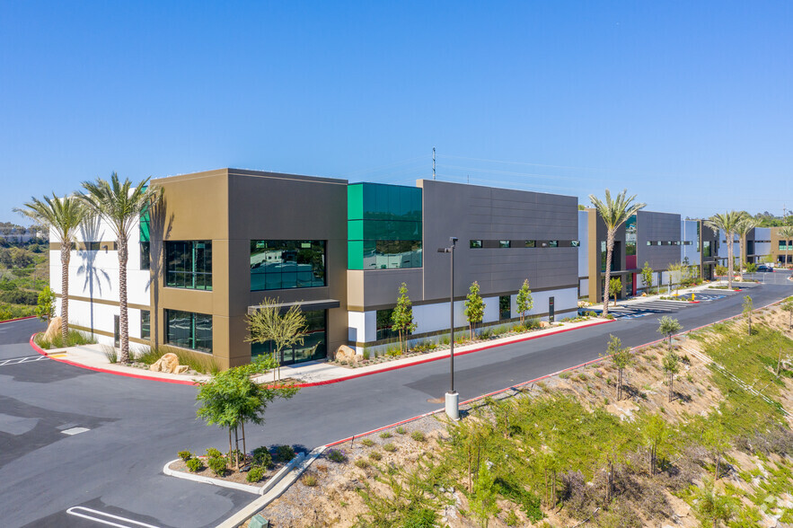 1359 Keystone Way, Vista, CA for lease - Building Photo - Image 1 of 5