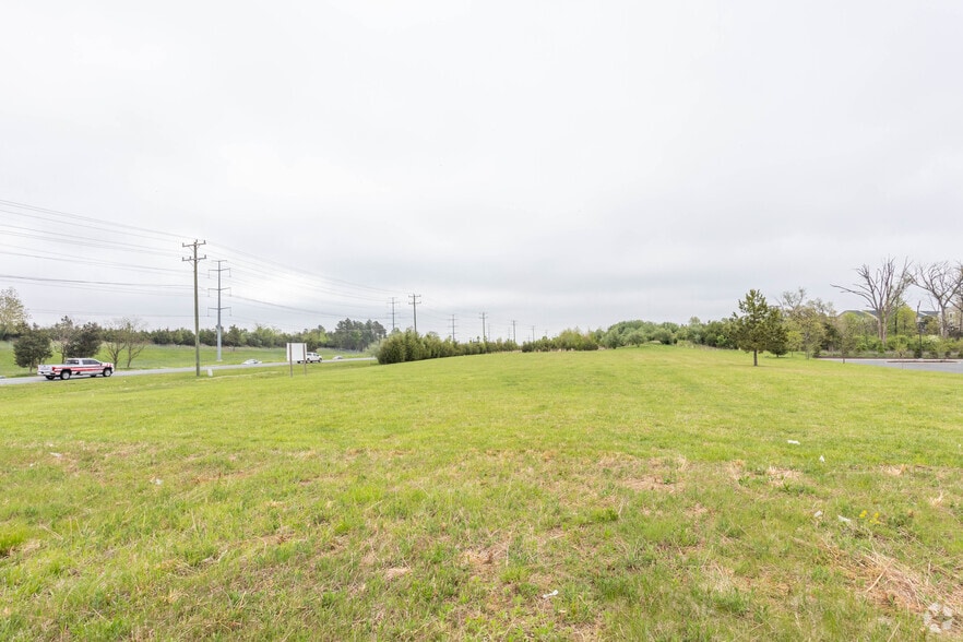 44341 Defender Dr., Chantilly, VA for lease - Building Photo - Image 3 of 3
