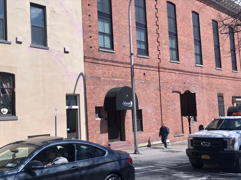 5 Spring St, Saratoga Springs, NY 12866