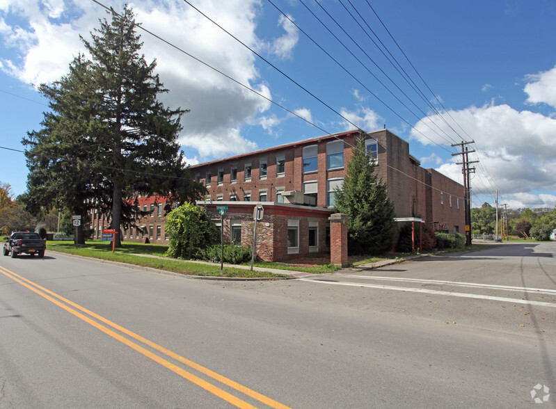 108 N Main St, Sherburne, NY for lease - Primary Photo - Image 1 of 3