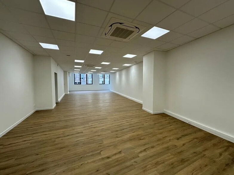 Office in Strasbourg for lease - Interior Photo - Image 1 of 5