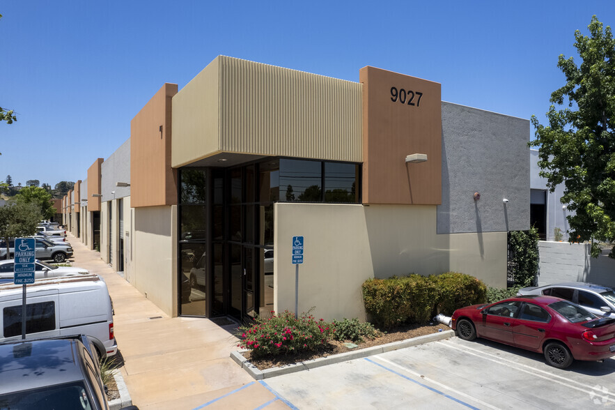 9027 Canoga Ave, Canoga Park, CA for lease - Primary Photo - Image 1 of 14