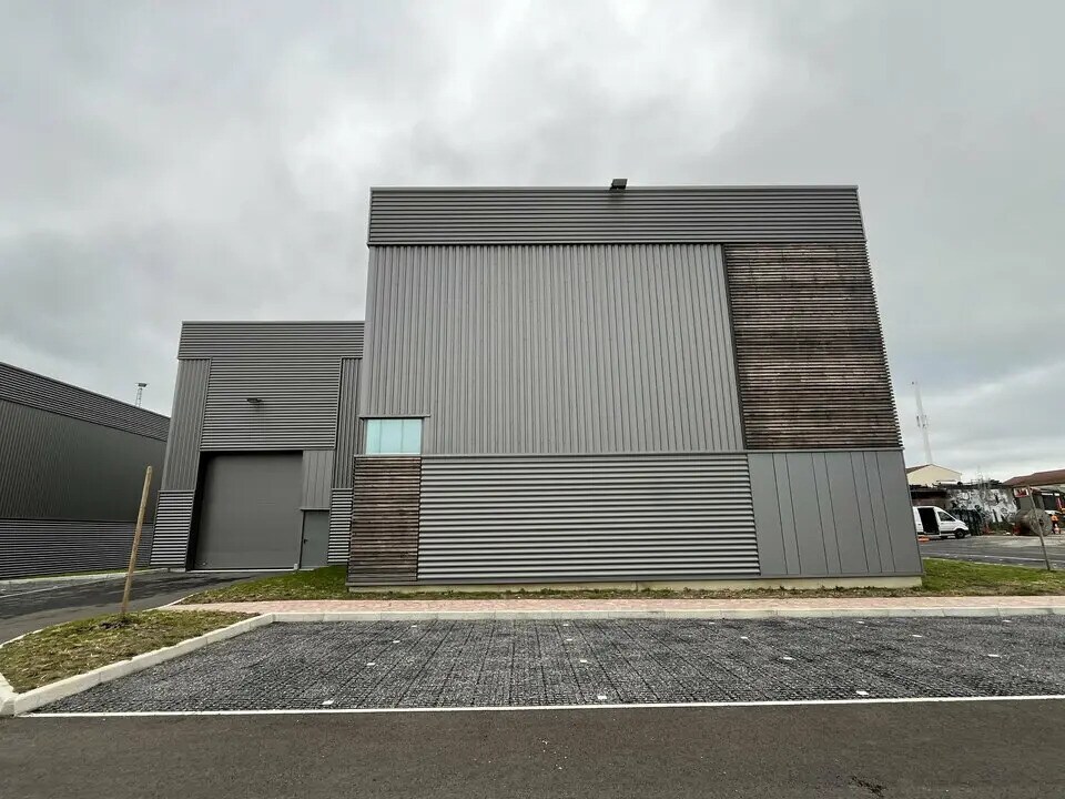 Flex in Courtry for sale Building Photo- Image 1 of 10