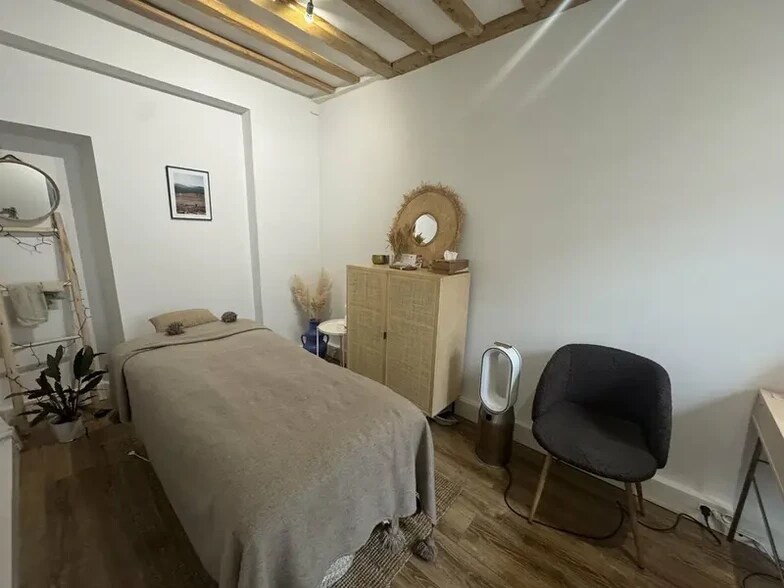 Office in Versailles for lease - Interior Photo - Image 3 of 6