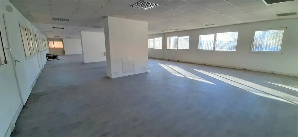 Office in Vitrolles for lease - Building Photo - Image 2 of 19