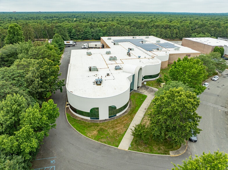 30 Crossways E, Bohemia, NY for sale - Building Photo - Image 2 of 39