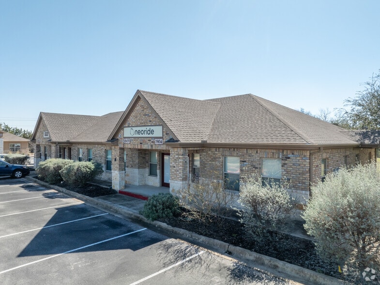 1464 E Whitestone Blvd, Cedar Park, TX for lease - Building Photo - Image 1 of 15
