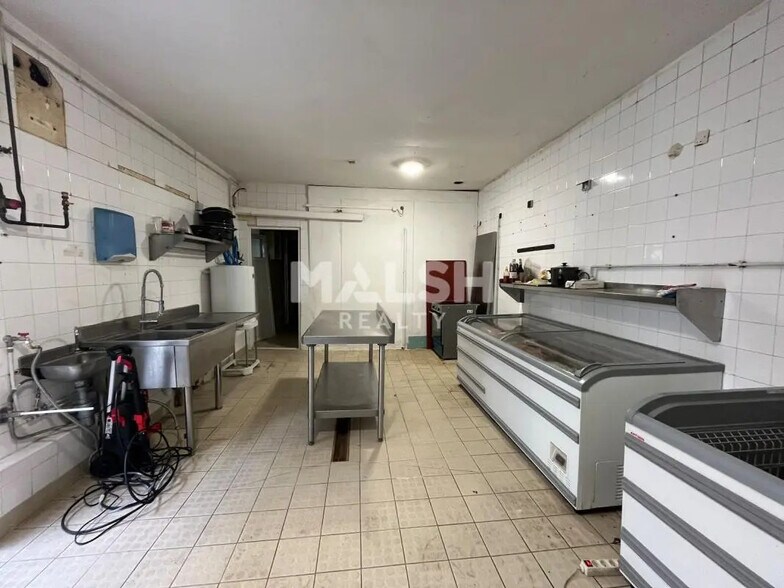 Retail in Villeurbanne for lease - Interior Photo - Image 2 of 7