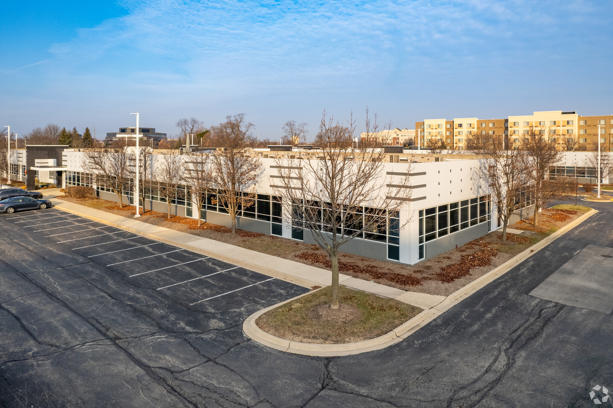 935 National Pky, Schaumburg, IL 60173 - 935 Parkway Corporate Place 