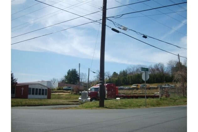 901 River Rd, Charlottesville, VA for sale Primary Photo- Image 1 of 1